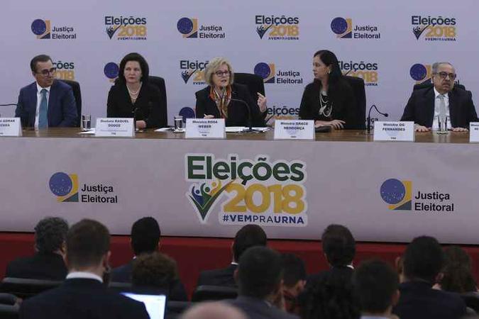 A presidente do Tribunal Superior Eleitoral, ministra Rosa Weber, reafirma confiança nas urnas eletrônicas durante coletiva(foto: Antonio Cruz/Agência Brasil) A presidente do Tribunal Superior Eleitoral, ministra Rosa Weber, reafirma confiança nas urnas eletrônicas durante coletiva(foto: Antonio Cruz/Agência Brasil)