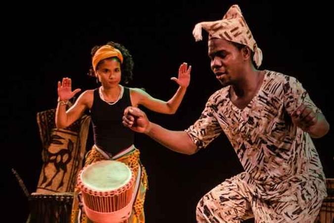 O percussionista marfinense Loua Pacom Oulai vai ministrar as oficinas em que utilizará os instrumentos Djembe e Dunduns(foto: Reprodução/Facebook) O percussionista marfinense Loua Pacom Oulai vai ministrar as oficinas em que utilizará os instrumentos Djembe e Dunduns(foto: Reprodução/Facebook)