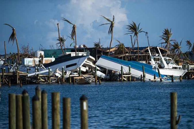Barcos destruídos após passagem do furacão Dorian, em Treasure Cay, na ilha de Abaco, Bahamas, nesta quarta-feira (11/09)(foto: Andrew Caballero-Reynolds/ AFP) Barcos destruídos após passagem do furacão Dorian, em Treasure Cay, na ilha de Abaco, Bahamas, nesta quarta-feira (11/09)(foto: Andrew Caballero-Reynolds/ AFP)