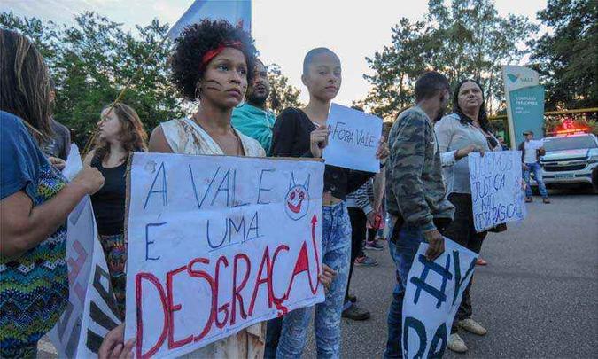 Entrada da Vale em Macacos foi fechada por manifestantes(foto: Leandro Couri/Estado de Minas) Entrada da Vale em Macacos foi fechada por manifestantes(foto: Leandro Couri/Estado de Minas)