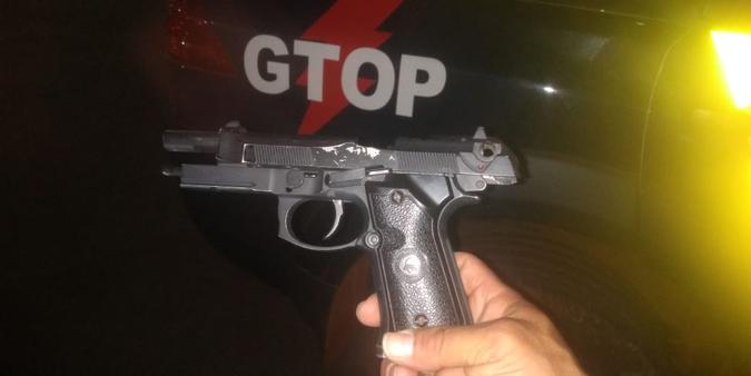 Arma falsa utilizada pelos suspeitos nos roubos(foto: PMDF/Divulgação) Arma falsa utilizada pelos suspeitos nos roubos(foto: PMDF/Divulgação)