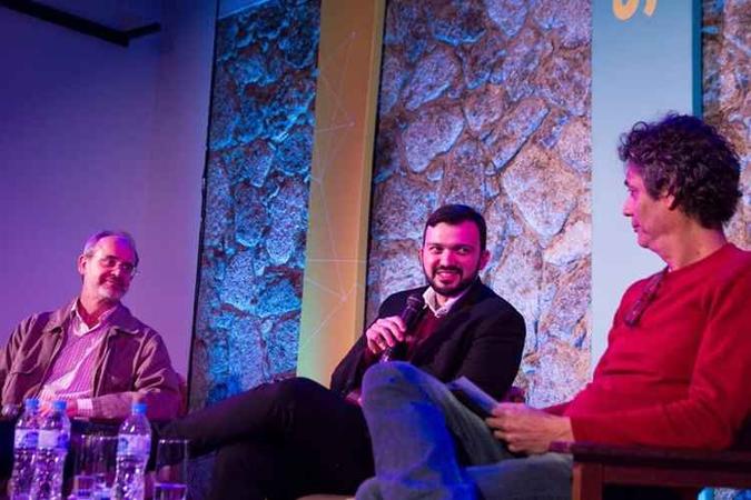 Os autores José Almeida Júnior e João Meirelles Filho divulgam as obras premiadas em eventos por todo o Brasil(foto: Reprodução/Facebook) Os autores José Almeida Júnior e João Meirelles Filho divulgam as obras premiadas em eventos por todo o Brasil(foto: Reprodução/Facebook)