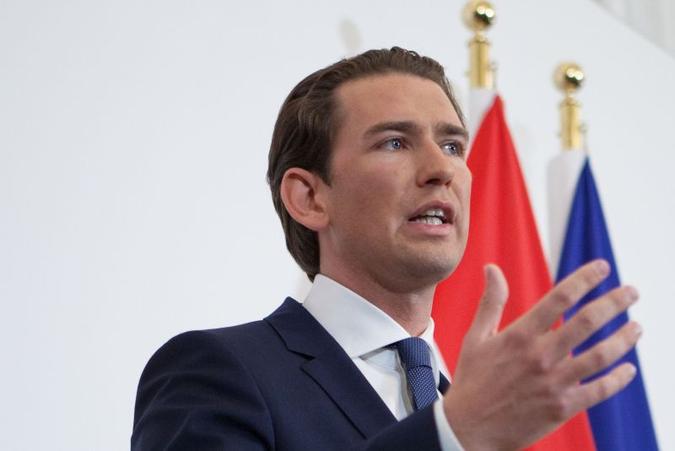 O líder da extrema direita e vice-chanceler austriaco Heinz-Christian Strache (E): escândalo às vésperas da eleição europeia(foto: Alex Halada/AFP) O líder da extrema direita e vice-chanceler austriaco Heinz-Christian Strache (E): escândalo às vésperas da eleição europeia(foto: Alex Halada/AFP)