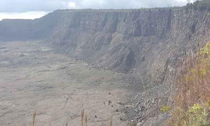 Conhecer a cratera do vulcão Kilauea é obrigatório para quem vai à ilha de Hawaii(foto: Paulo Silva Pinto/CB/DA Press) Conhecer a cratera do vulcão Kilauea é obrigatório para quem vai à ilha de Hawaii(foto: Paulo Silva Pinto/CB/DA Press)
