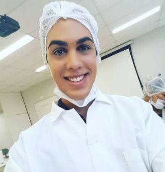 Nicole tem experiência na área de vendas e faz curso técnico em Estética e Cosmética(foto: Arquivo pessoal) Nicole tem experiência na área de vendas e faz curso técnico em Estética e Cosmética(foto: Arquivo pessoal)