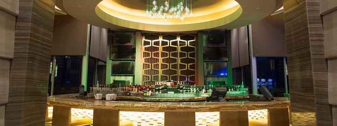 Nos cassinos, a bebida é de graça, mas o visitante é obrigado a jogar(foto: Ocean Sun Casino/Divulgação) Nos cassinos, a bebida é de graça, mas o visitante é obrigado a jogar(foto: Ocean Sun Casino/Divulgação)