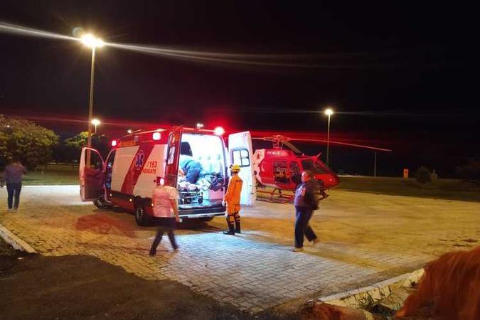 Juarezão foi socorrido de helicóptero para Hospital de Base(foto: Corpo de Bombeiros/Divulgação) Juarezão foi socorrido de helicóptero para Hospital de Base(foto: Corpo de Bombeiros/Divulgação)