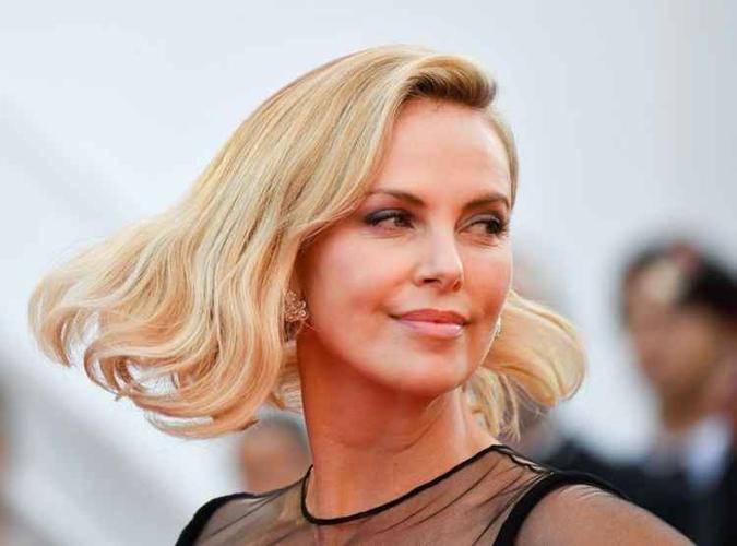 Charlize Theron quase esteve em 'Mulher-Maravilha'(foto: ALBERTO PIZZOLI) Charlize Theron quase esteve em 'Mulher-Maravilha'(foto: ALBERTO PIZZOLI)
