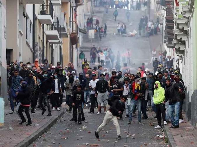 Medida, alvo de protestos desde 2 de outubro, causou uma alta descontrolada no preços dos combustíveis(foto: IVAN ALVARADO/Agência Brasil ) Medida, alvo de protestos desde 2 de outubro, causou uma alta descontrolada no preços dos combustíveis(foto: IVAN ALVARADO/Agência Brasil )