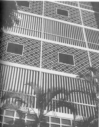 Foto da fachada de prédio do Parque Guinle, no Rio de Janeiro: inspiração para os blocos de Brasília(foto: Editora 34/Reprodução) Foto da fachada de prédio do Parque Guinle, no Rio de Janeiro: inspiração para os blocos de Brasília(foto: Editora 34/Reprodução)
