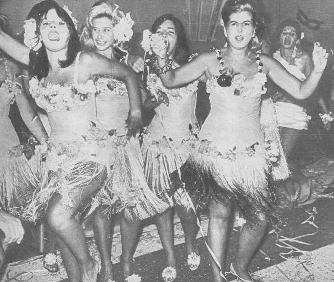 Baile no Salão Vermelho do Hotel Nacional, em 1965(foto: Roberto Stuckert/O Cruzeiro/EM/D.A Press) Baile no Salão Vermelho do Hotel Nacional, em 1965(foto: Roberto Stuckert/O Cruzeiro/EM/D.A Press)