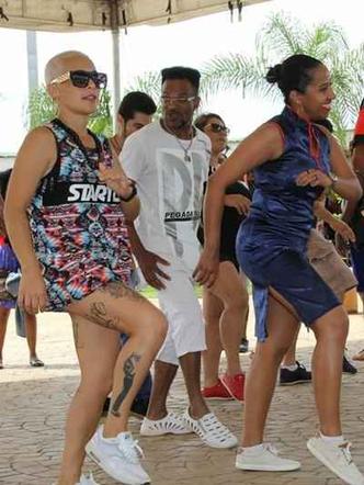 Petrônio Paixão é fundador do coletivo Dançar charme é bom d , que promove oficinas gratuitas na Feira da Torre(foto: Jheimes Ferreira da Silva Martins) Petrônio Paixão é fundador do coletivo Dançar charme é bom d , que promove oficinas gratuitas na Feira da Torre(foto: Jheimes Ferreira da Silva Martins)