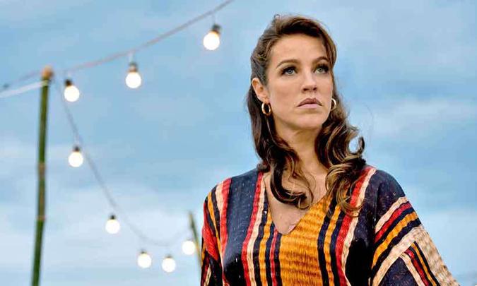 Luana Piovani em cena do longa A mulher do meu marido, que estreou no mês passado em algumas capitais brasileiras. Na história, ela vive um quarteto amoroso (foto: Mariana Vianna/divulgação) Luana Piovani em cena do longa A mulher do meu marido, que estreou no mês passado em algumas capitais brasileiras. Na história, ela vive um quarteto amoroso (foto: Mariana Vianna/divulgação)