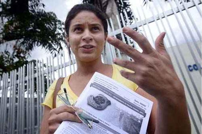 A goiana Janaína Ponci fez a prova para a Polícia Federal ontem em Brasília. Se não passar, tentará novamente(foto: Ed Alves/CB/D.A Press) A goiana Janaína Ponci fez a prova para a Polícia Federal ontem em Brasília. Se não passar, tentará novamente(foto: Ed Alves/CB/D.A Press)