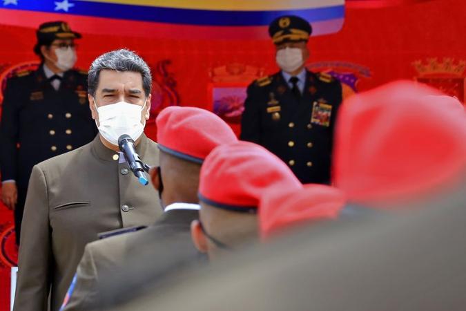 De máscara, o líder chavista discursa durante cerimônia militar, em Caracas: vitória de Guaidó na Justiça britânica(foto: Jhonn Zerpa/AFP) De máscara, o líder chavista discursa durante cerimônia militar, em Caracas: vitória de Guaidó na Justiça britânica(foto: Jhonn Zerpa/AFP)