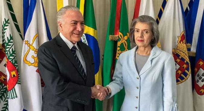 Quando assume interinamente a presidência da República, Cármen Lúcia não dá entrevistas e não posa para fotos enquanto trabalha(foto: Cesar Itiberê/PR/Agência Brasil) Quando assume interinamente a presidência da República, Cármen Lúcia não dá entrevistas e não posa para fotos enquanto trabalha(foto: Cesar Itiberê/PR/Agência Brasil)