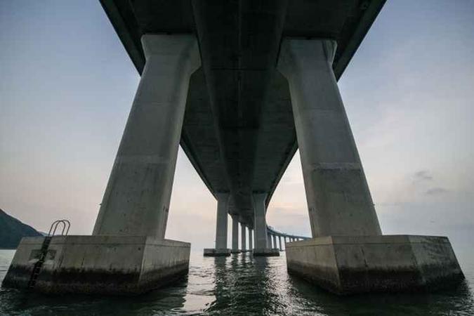 A inauguração reduz o tempo de viagem de várias horas para somente 30 minutos(foto: AFP) A inauguração reduz o tempo de viagem de várias horas para somente 30 minutos(foto: AFP)