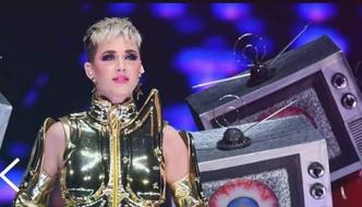 Briga de Katy Perry inspirou internauta a escrever sobre briga da avó(foto: Getty People/Reprodução da Internet) Briga de Katy Perry inspirou internauta a escrever sobre briga da avó(foto: Getty People/Reprodução da Internet)