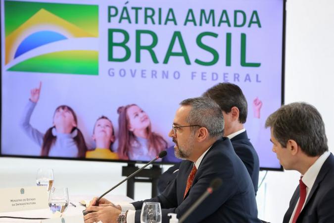 Weintraub, durante a reunião ministerial: ''Eu, por mim, botava esses vagabundos todos na cadeia, começando no STF''(foto: Marcos Correa/PR) Weintraub, durante a reunião ministerial: ''Eu, por mim, botava esses vagabundos todos na cadeia, começando no STF''(foto: Marcos Correa/PR)
