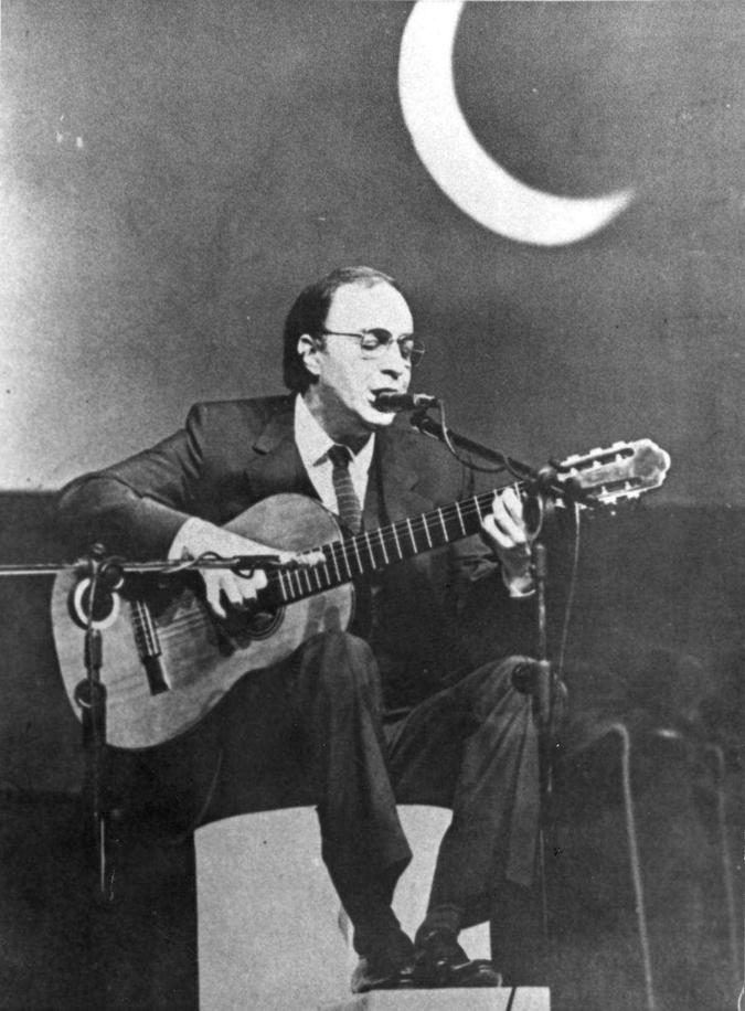 João Gilberto: a batida do cantor foi o aspecto mais revolucionário (foto: Arquivo CB/Reprodução/D.A Press) João Gilberto: a batida do cantor foi o aspecto mais revolucionário (foto: Arquivo CB/Reprodução/D.A Press)