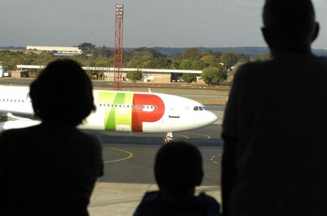 Avião da TAP no aeroporto de Brasília: GDF espera atrair 20 mil turistas à capital no primeiro ano de funcionamento do programa de stopover(foto: Daniel Ferreira/CB/D.A Press) Avião da TAP no aeroporto de Brasília: GDF espera atrair 20 mil turistas à capital no primeiro ano de funcionamento do programa de stopover(foto: Daniel Ferreira/CB/D.A Press)