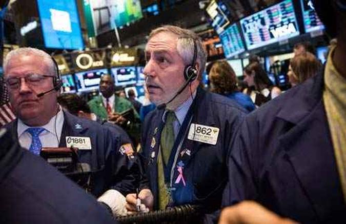 Investidores estão arredios em relação aos mercados emergentes, diante da redução dos estímulos à economia dos EUA. Mas Bolsa de Nova York sobe 0,57%(foto: Andrew Burton/AFP) Investidores estão arredios em relação aos mercados emergentes, diante da redução dos estímulos à economia dos EUA. Mas Bolsa de Nova York sobe 0,57%(foto: Andrew Burton/AFP)