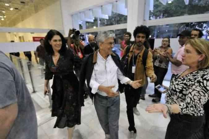 Caetano Veloso e Paula Lavigne no Palácio das Artes, em BH(foto: Juarez Rodrigues/EM/D.A.Press) Caetano Veloso e Paula Lavigne no Palácio das Artes, em BH(foto: Juarez Rodrigues/EM/D.A.Press)