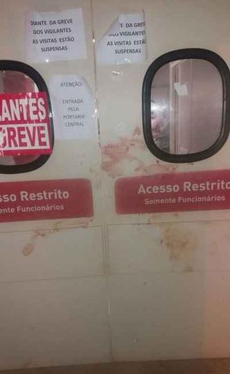 Dois homens invadiram a UPA de Ceilândia, quebraram equipamentos e agrediram funcionários(foto: Divulgação) Dois homens invadiram a UPA de Ceilândia, quebraram equipamentos e agrediram funcionários(foto: Divulgação)