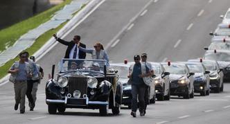 Casal simula Bolsonaro e a esposa, Michelle, em um dos ensaios para a posse(foto: Arthur Menescal/CB/D.A Press) Casal simula Bolsonaro e a esposa, Michelle, em um dos ensaios para a posse(foto: Arthur Menescal/CB/D.A Press)