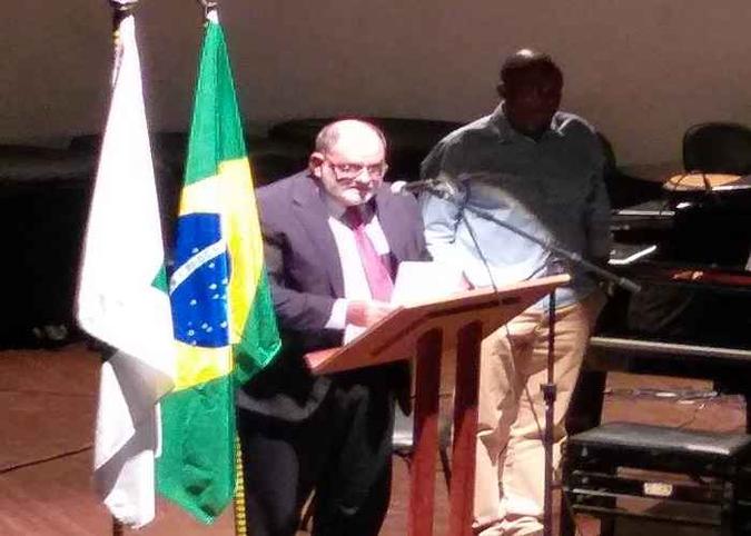 Discurso do embaixador Rolando Antonio Gómez Gonzáles na abertura do concerto do Maestro Joaquín Betancourt.(foto: Reprodução/Divulgação) Discurso do embaixador Rolando Antonio Gómez Gonzáles na abertura do concerto do Maestro Joaquín Betancourt.(foto: Reprodução/Divulgação)