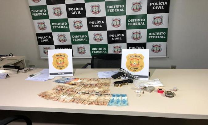 Os investigadores apreenderam uma pistola 9 milímetros(foto: PCDF/Divulgação) Os investigadores apreenderam uma pistola 9 milímetros(foto: PCDF/Divulgação)