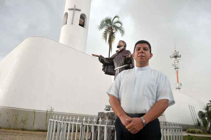 Para o padre Carlos Henrique, as pessoas têm direito a reclamar (foto: Antonio Cunha/CB/D.A Press) Para o padre Carlos Henrique, as pessoas têm direito a reclamar (foto: Antonio Cunha/CB/D.A Press)