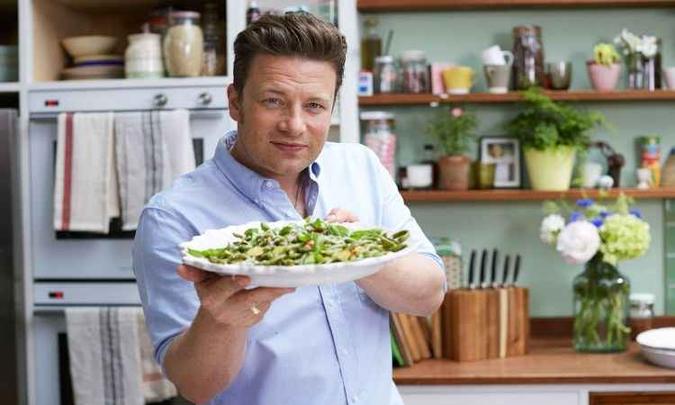 Fã da franquia, Jamie Oliver estaria treinando em estúdios mas mantém confidencialidade(foto: GNT/Divulgação) Fã da franquia, Jamie Oliver estaria treinando em estúdios mas mantém confidencialidade(foto: GNT/Divulgação)