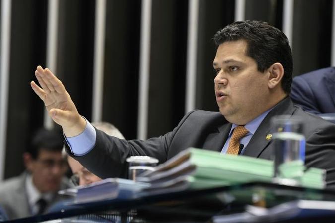 Alcolumbre insiste em não pautar o texto sob a alegação de é melhor aguardar a definição da PEC da Câmara, que teria maior segurança jurídica(foto: Jefferson Rudy/Agencia Senado) Alcolumbre insiste em não pautar o texto sob a alegação de é melhor aguardar a definição da PEC da Câmara, que teria maior segurança jurídica(foto: Jefferson Rudy/Agencia Senado)