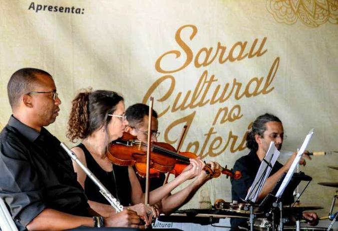 A apresentação de ontem contou com quinteto de cordas, flautas, percussão, viola caipira e viola de cocho(foto: Bárbara Cabral/Esp. CB/D.A Press) A apresentação de ontem contou com quinteto de cordas, flautas, percussão, viola caipira e viola de cocho(foto: Bárbara Cabral/Esp. CB/D.A Press)