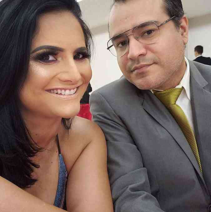 O casal, em foto publicada nas redes sociais de Adriana (foto: Reprodução/Facebook )