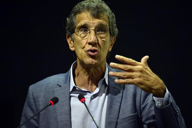 M�dico e professor, Monteiro trava luta contra alimentos industrializados (foto: Marcelo Ferreira/CB/D.A Press)