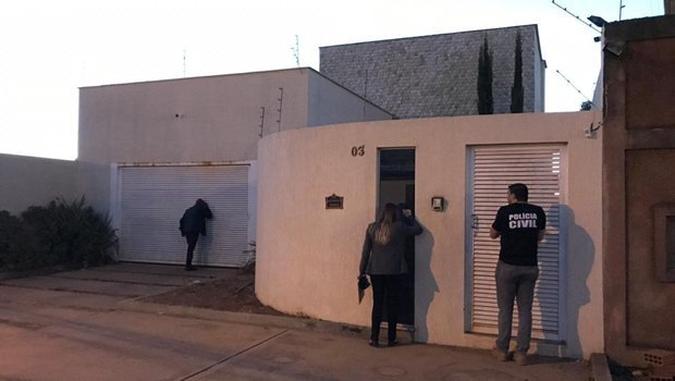 Policiais cumpriram mandado de busca em quatro endereços(foto: Divulgação/MPGO) Policiais cumpriram mandado de busca em quatro endereços(foto: Divulgação/MPGO)