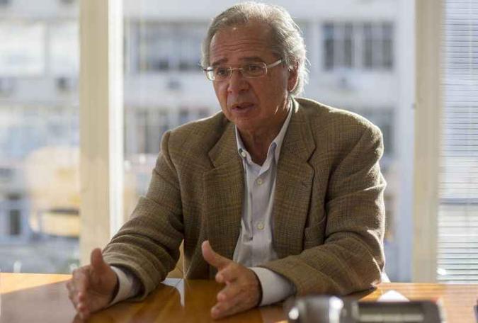 Guedes será o responsável pela nova pasta a ser formada a partir da junção da Fazenda e do Planejamento, como ocorreu no governo Collor(foto: Daniel Ramalho/AFP) Guedes será o responsável pela nova pasta a ser formada a partir da junção da Fazenda e do Planejamento, como ocorreu no governo Collor(foto: Daniel Ramalho/AFP)
