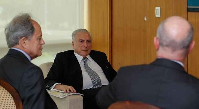 Antes do jantar, Temer recebeu pelo menos oito parlamentares em sua agenda oficial(foto: Marcos Corrêa/PR) Antes do jantar, Temer recebeu pelo menos oito parlamentares em sua agenda oficial(foto: Marcos Corrêa/PR)