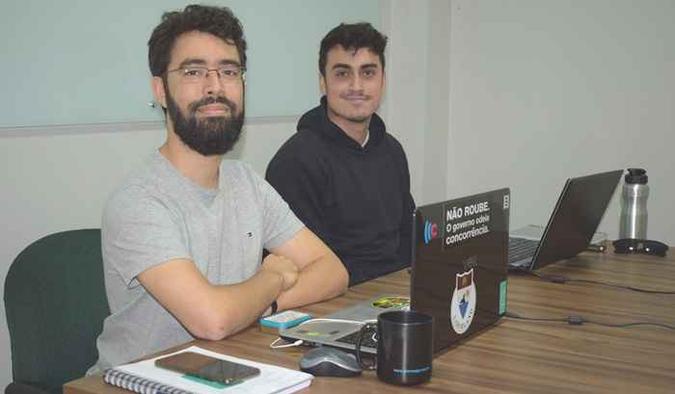 Os sócios Breno Brito e Davi Figueiredo trazem uma proposta de negócio que preza pela ética e transparência para mediar investimentos financeiros(foto: Camila de Magalhães/FAC/D.A Press) Os sócios Breno Brito e Davi Figueiredo trazem uma proposta de negócio que preza pela ética e transparência para mediar investimentos financeiros(foto: Camila de Magalhães/FAC/D.A Press)
