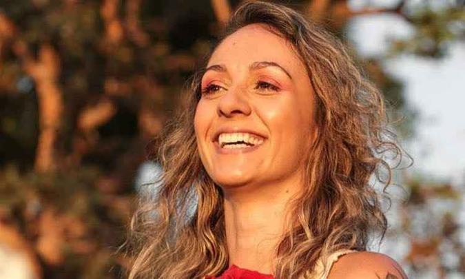 A maquiadora Thathy Zampierri será uma das participantes da edição desta quinta-feira (11) do Happy Hour da Lua Cheia(foto: Divulgação/thathy zampierri/Arquivo Pessoal) A maquiadora Thathy Zampierri será uma das participantes da edição desta quinta-feira (11) do Happy Hour da Lua Cheia(foto: Divulgação/thathy zampierri/Arquivo Pessoal)