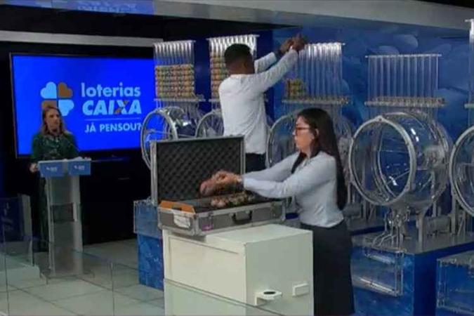Sorteio das loterias desta quarta-feira, 19 de fevereiro(foto: Reprodução/YouTube) Sorteio das loterias desta quarta-feira, 19 de fevereiro(foto: Reprodução/YouTube)