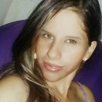 Janaína foi morta a facadas na frente das filhas do casal(foto: Arquivo Pessoal) Janaína foi morta a facadas na frente das filhas do casal(foto: Arquivo Pessoal)