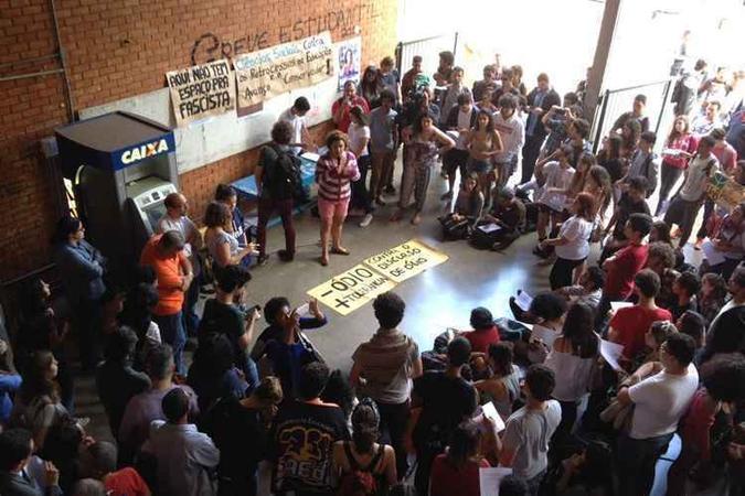 Manifestação considerada racista e homofóbica gerou onda de protestos na UnB em 2016(foto: Gustavo Moreno/CB/D.A Press) Manifestação considerada racista e homofóbica gerou onda de protestos na UnB em 2016(foto: Gustavo Moreno/CB/D.A Press)