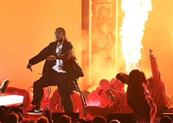O rapper Kandrick Lamar é um dos que assinam o álbum de 'Pantera negra'(foto: TIMOTHY A. CLARY) O rapper Kandrick Lamar é um dos que assinam o álbum de 'Pantera negra'(foto: TIMOTHY A. CLARY)