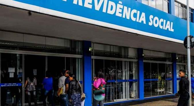 A equiparação de benefícios entre servidores públicos e trabalhadores da iniciativa privada também foi mantida no texto(foto: Arthur Menescal/Esp. CB/D.A Press) A equiparação de benefícios entre servidores públicos e trabalhadores da iniciativa privada também foi mantida no texto(foto: Arthur Menescal/Esp. CB/D.A Press)
