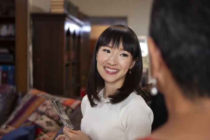Marie Kondo, considerada uma guru da organização, ganhou uma série da Netflix(foto: Denise Crew/Netflix) Marie Kondo, considerada uma guru da organização, ganhou uma série da Netflix(foto: Denise Crew/Netflix)