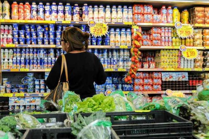 Comércio varejista: a previsão é de que a isomonia fiscal beneficie a cadeia produtiva e reduza os preços cobrados do consumidor(foto: Bárbara Cabral/Esp. CB/D.A Press - 20/7/17 ) Comércio varejista: a previsão é de que a isomonia fiscal beneficie a cadeia produtiva e reduza os preços cobrados do consumidor(foto: Bárbara Cabral/Esp. CB/D.A Press - 20/7/17 )