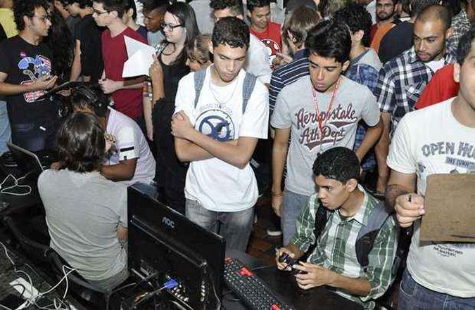 A mostra brasiliense de indie game (Bring) reuniu interessados nos jogos independentes que acabaram por colaborar no desenvolvimento dos títulos: o encontro é trimestral(foto: André Violatti/Esp. CB/D.A Press) A mostra brasiliense de indie game (Bring) reuniu interessados nos jogos independentes que acabaram por colaborar no desenvolvimento dos títulos: o encontro é trimestral(foto: André Violatti/Esp. CB/D.A Press)